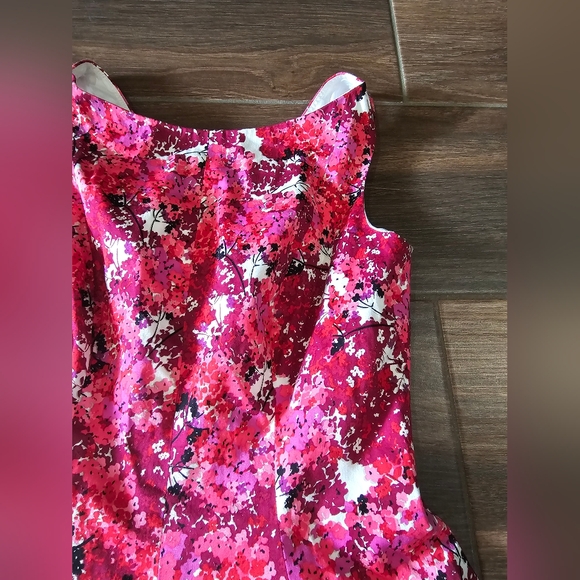 MAGGY LONDON SZ 4 DRESS FLORAL BEAUTIFUL, PETITE AND CLASSY - Picture 3 of 7